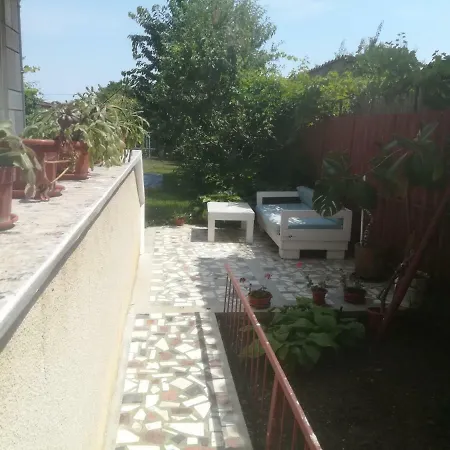 Nanesti בית הארחה קונסטנצה